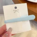 Fermaglio per capelli opaco azzurro, molletta becco d'anatra minimalista per donne e ragazze. - Fermaglio blu