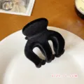 Molla per capelli in velluto nero da donna, elegante artiglio per acconciature e coda. - Grande Molla per Capelli Floccata Nera a Tre Denti