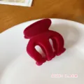 Molla per capelli in velluto rosso, dimensione 3.8cm, accessorio elegante per acconciature. - Piccola Molla per Capelli Floccata Rossa a Tre Denti
