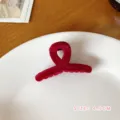 Molla per capelli in velluto rosso da donna, piccolo fermaglio carino per acconciature eleganti. - Piccola Molla per Capelli Floccata Incrociata Rossa