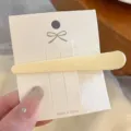Fermaglio becco d'anatra giallo opaco, grazioso fermaglio laterale per donne, accessorio alla moda. - Fermaglio giallo chiaro