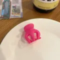 Molla per capelli opaca rosa vivo da donna, presa elegante e sicura per acconciature. - Rosso Rosa Circa 3.5CM