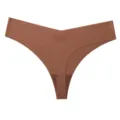Vista dettagliata del tanga da donna marrone senza cuciture in seta di ghiaccio, liscio. - Marrone Caffè