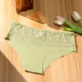 Braguita verde de talle bajo para mujer con ribete de encaje delicado, ajuste cómodo. - Verde claro