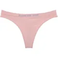 Vista dettagliata di perizoma sportivo rosa, con tessuto traspirante e cinturino confortevole. - Rosa loto