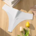 Donna perizoma bianco senza cuciture vita bassa in seta di ghiaccio variante elegante. - Taglia S / Pantaloni e gonne / Bianco