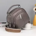 Graue weiche Leder Mehrschicht Umhängetasche mit Griff und breitem Gurt für den Alltag. - Grau