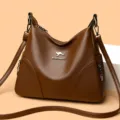 Modische braune Damentasche aus Leder, elegante Umhängetasche mit praktischen Fächern. - Braun
