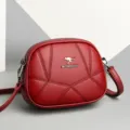 Rote Umhängetasche aus Leder für Damen, stilvolle geometrische Nähte runde Schultertasche. - Rot