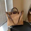 Retro braune Wildleder Tote Tasche für Damen, große Schultertasche und lässige Umhängetasche. - L / Braun