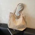 Lassische beige knittrige Canvas Tragetasche, große Kapazität Umhängetasche für Damen Alltag. - Khaki