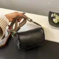 Damen Vintage schwarze Umhängetasche schicke Crossover Tasche lässige Achseltasche mit Gurt - Schwarz