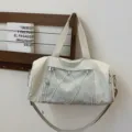 Leichte Freizeit Sport Reisetasche für Damen, perfekt für Fitness und Kurztrips im Alltag. - Weiß