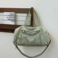 Hellgrüne Sporttasche für Damen, leichte Freizeit Reisetasche mit Netztasche und Schultergurt. - Grün