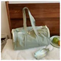 Große Nylon Sporttasche, Reisetasche, Fitnesstasche mit Nassfach für Damen und Herren. - Grün