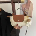 Mini Nylon Umhängetasche, braune Klappe, lässige Handytasche, neuer Herbststil. - Weiß