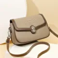 Damen Umhängetasche aus Rindsleder mit Schlangenmuster und braunem Rand elegant und chic. - Khaki
