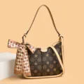 Einfallsreiche braune Schultertasche mit Karoband-Akzent, elegante Damen Handtasche Alltag. - Kleeblatt Braun