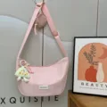 Rosa Segeltuch Umhängetasche für Damen, lässige Hobo Tasche mit Anhänger und kleiner Münztasche. - Passend für 11 Zoll Tablet Mit Käseanhänger Und Münztasche / Rosa