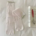 Sommer dünne Damen Tabi Socken, rosa atmungsaktive Strümpfe mit grüner Spitzenmanschette. - Einheitsgröße / Rosa