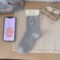 Chaussettes grises confortables pour femmes avec broderie de chiot et volants. Automne idéal. - Taille unique / Gris