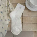 Calze a metà gamba in maglia bianca con simpatico orsetto in rilievo e ciondolo, stile dolce. - Taglia unica / Bianco