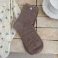 Calzini al polpaccio marroni in maglia con motivo orsetto in rilievo e piccolo ciondolo. - Taglia unica / Caffè