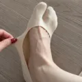 Calzini invisibili estivi da donna tabi a due dita, cotone pettinato senza cuciture da barca - Taglia unica / Bianco Crema