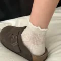 Calze in rete bianca da donna, calzini estivi sottili a tubo medio con volant eleganti. - Taglia unica / Grigio Beige