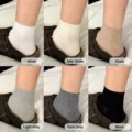 Calzini corti in cotone a costine da donna in vari colori, comode calze casual per ogni giorno. - Taglia unica / Bianco