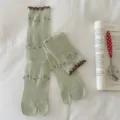 Chaussettes d'été fines pour femmes à orteils séparés, soie respirante, chaussettes tabi avec volants. - Taille unique / Vert