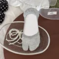 Grey Tabi split-toe low-cut invisible socks, daily wear comfort boat socks variant. - One Size / Gray