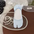 Light blue tabi split-toe invisible socks, thin summer solid color anti-slip boat socks. - One Size / Light Blue