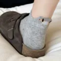 Calzini corti grigi da donna con ricamo di cucciolo carino, calze estive in cotone comode. - Taglia unica / Grigio