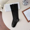 Schwarze Netzkniestrümpfe mit zarter Spitzenborte, atmungsaktive Strümpfe für Damen. - Einheitsgröße / Schwarz