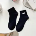Calzini corti neri con gatto ricamato carino, calzini casual in cotone college per donne. - Taglia unica / Nero