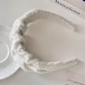 Cerchietto per capelli in maglia plissettata bianca bordo largo accessorio donna. - Bianco