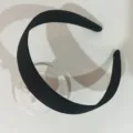 Minimalistική μαύρη φαρδιά υφασμάτινη στέκα, απλό αντιολισθητικό στεφάνι μαλλιών για καθημερινή. - Μαύρο