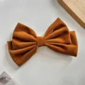 Barrette nœud en velours marron, texture douce et design multicouche élégant pour coiffures. - Barrette à Ressort Nœud Papillon / Orange