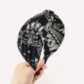 Cerchietto annodato paisley nero bianco, fascia per capelli in tessuto larga moda. - Cerchietto Incrociato Paisley / Nero