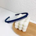 Donkerblauwe matte haarband met tanden, gevlochten ontwerp antislip haarhoepel voor dames. - Blauw