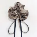 Ρετρό κινεζικό scrunchie με μακριά μαύρη κορδέλα και λαμπερή παραλλαγή με στρασ στολίδι. - Scrunchie Μελάνι 1 (Με Κορδέλα)