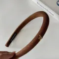 Serre-tête en tissu marron avec nœud doré, cerceau à cheveux rétro minimaliste pour femmes. - Serre-tête Sergé Nœud Métallique [Café]