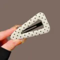Bonita horquilla de tela con lunares triangulares para niñas, accesorio de cabello. - Triángulo Blanco Lunares