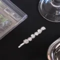 Dettaglio fermaglio per capelli con strass, forcina brillante in cristallo per acconciatura elegante. - Diamante Ondulato Strass Grande / Argento