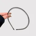 Black plastic wavy spring headband, anti-slip hair hoop for daily face washing and hair styling. - Fine Spring Style / Black