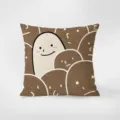 Primo piano dettagliato di un cuscino decorativo in morbido peluche con simpatici personaggi. - Motivo fronte-retro 35X35cm (Federa senza imbottitura) / Smiley Affascinante 2