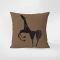 Housse de coussin en velours marron moderne minimaliste avec motif de cheval noir abstrait. - Pensées 1 / 35x35cm (Housse Uniquement)
