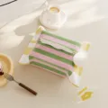 Scatola fazzoletti tessuto a righe stile coreano con pon pon bianco per decorazione tavola. - Will Summer 01 [Pompon Bianco]