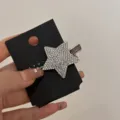 Pinza para el pelo de estrella con diamantes de imitación brillantes, pasador de metal plateado. - Estrella con brillantes / Plateado
